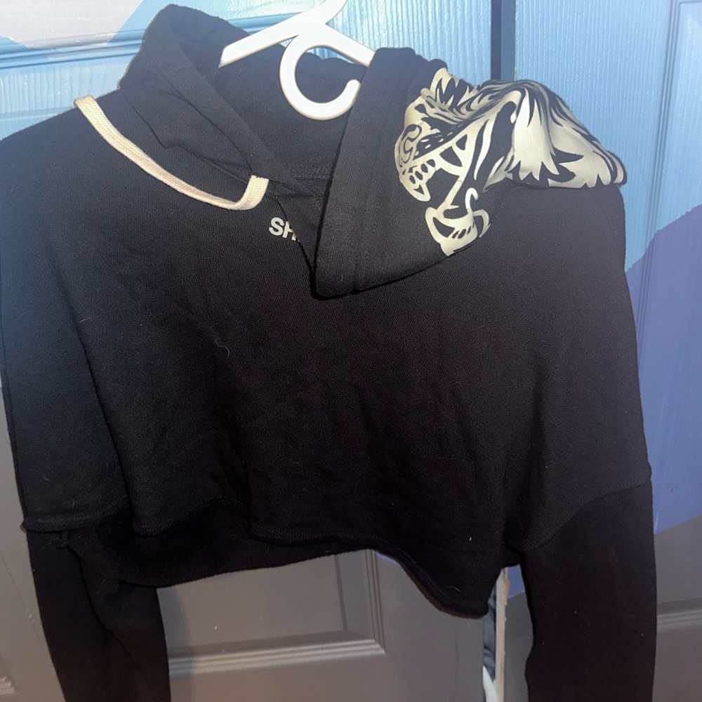 darc sports cropped hoodie!